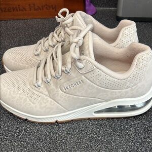 Skechers Women's Beige Sneakers